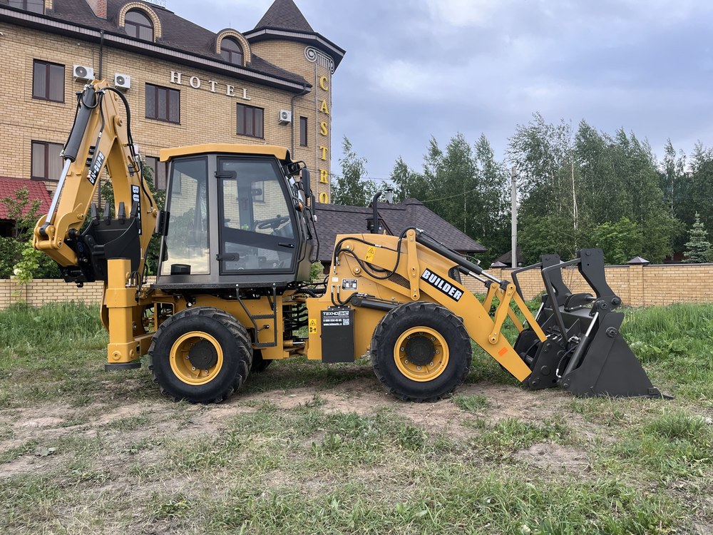 Экскаватор-погрузчик BUILDER BL30-25 (равновеликие колеса)