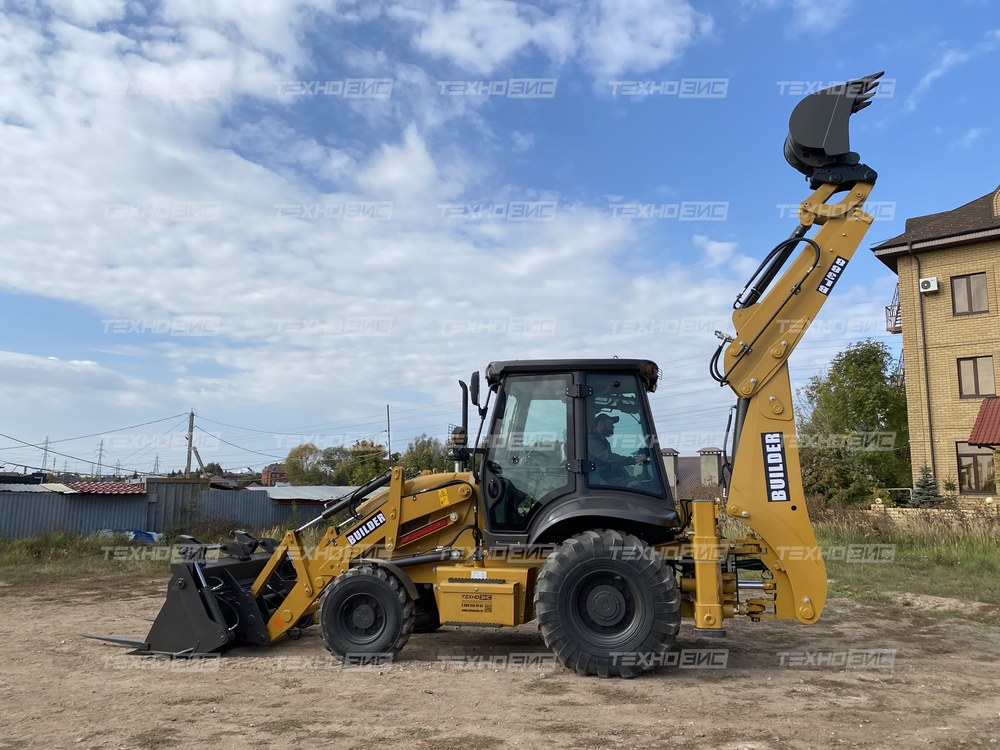 Экскаватор-погрузчик BUILDER BL388 (разновеликие колеса)
