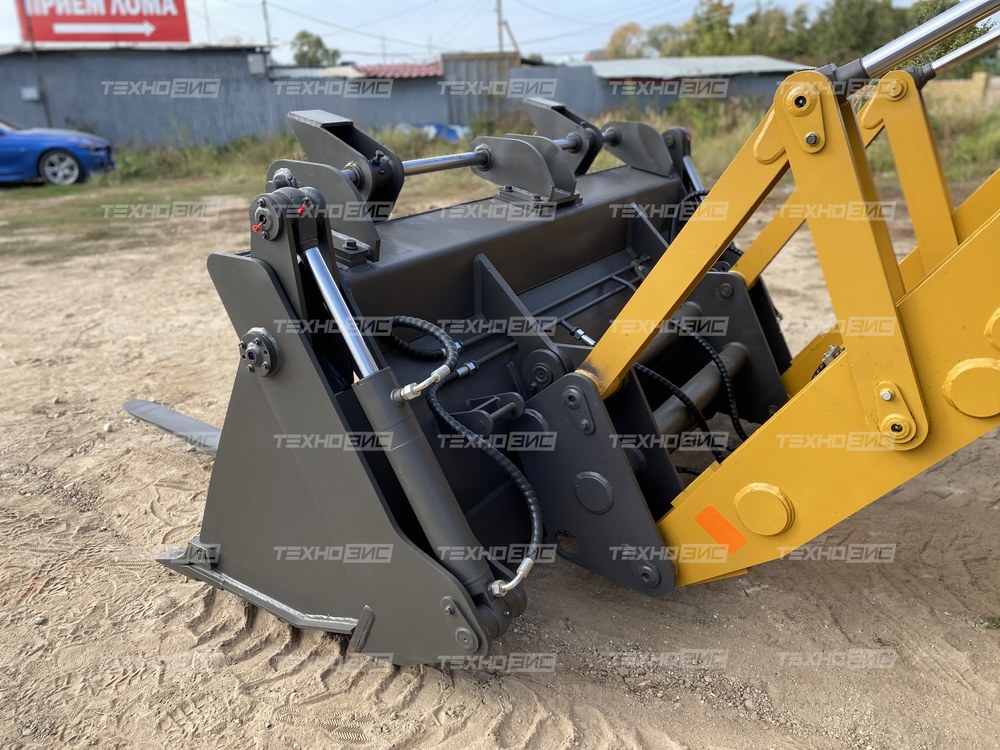 Экскаватор-погрузчик BUILDER BL388 (разновеликие колеса)