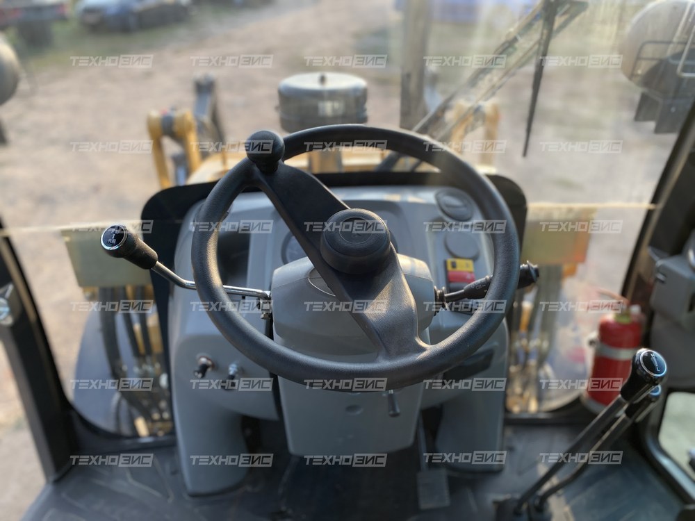 Экскаватор-погрузчик BUILDER BL388 (разновеликие колеса)