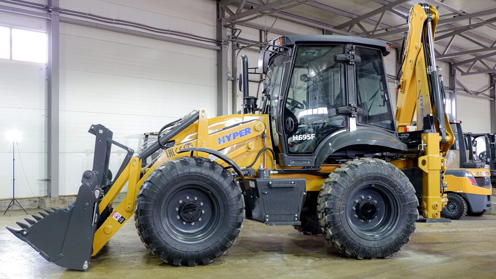 Экскаватор-погрузчик HYPER H695F