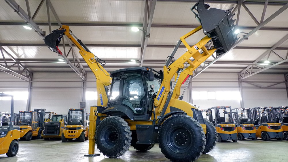 Экскаватор-погрузчик HYPER H695F