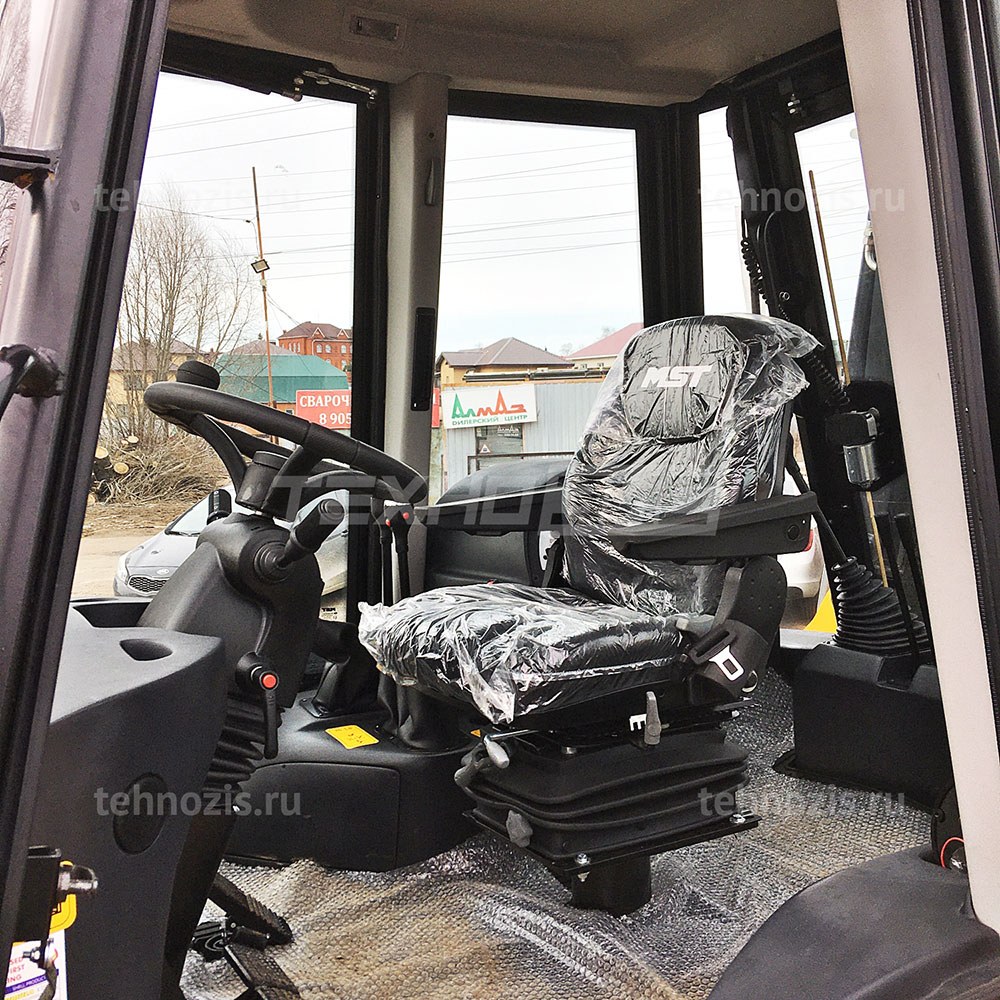 Экскаватор-погрузчик MST M542