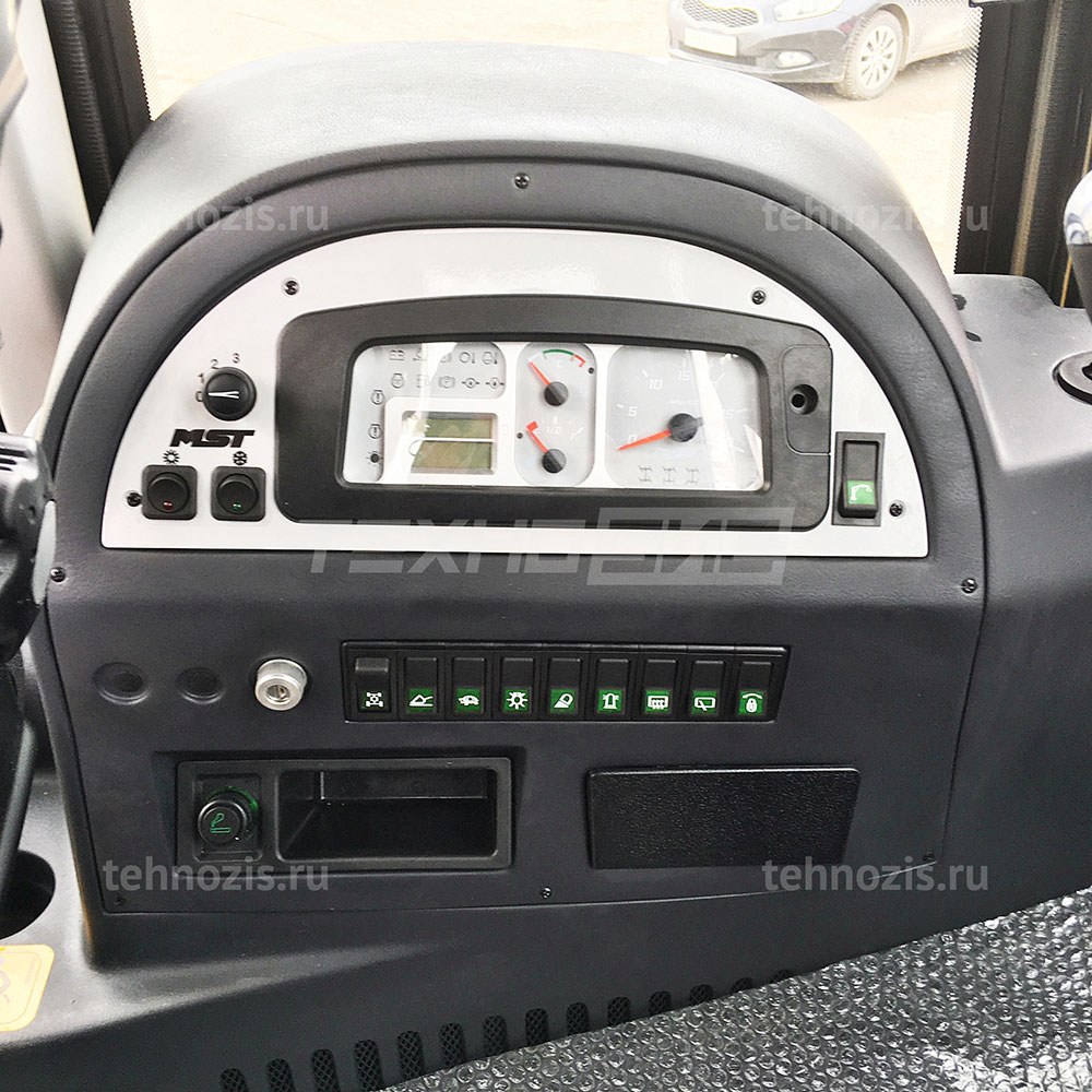 Экскаватор-погрузчик MST M542