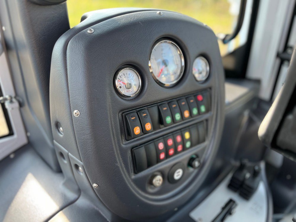 Экскаватор-погрузчик Pi Makina Pi1022A