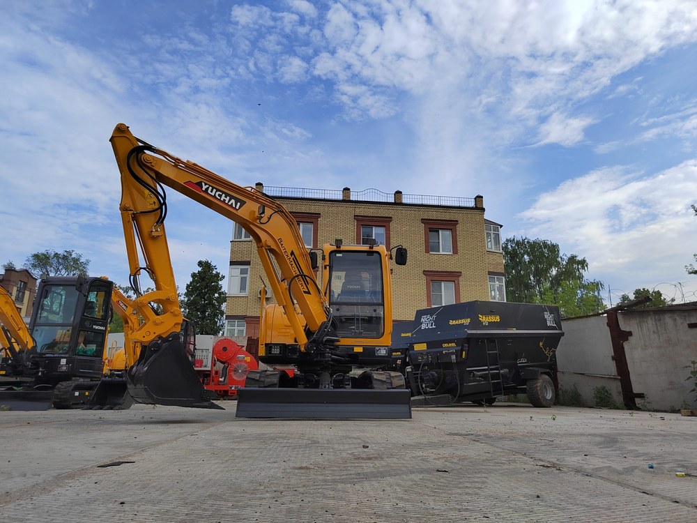 Мини-экскаватор YUCHAI YC60